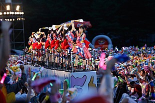 「エビ中 夏の恒例野外ワンマン大盛況！ 新作＆ベスト発売やX'mas大学芸会の発表も」