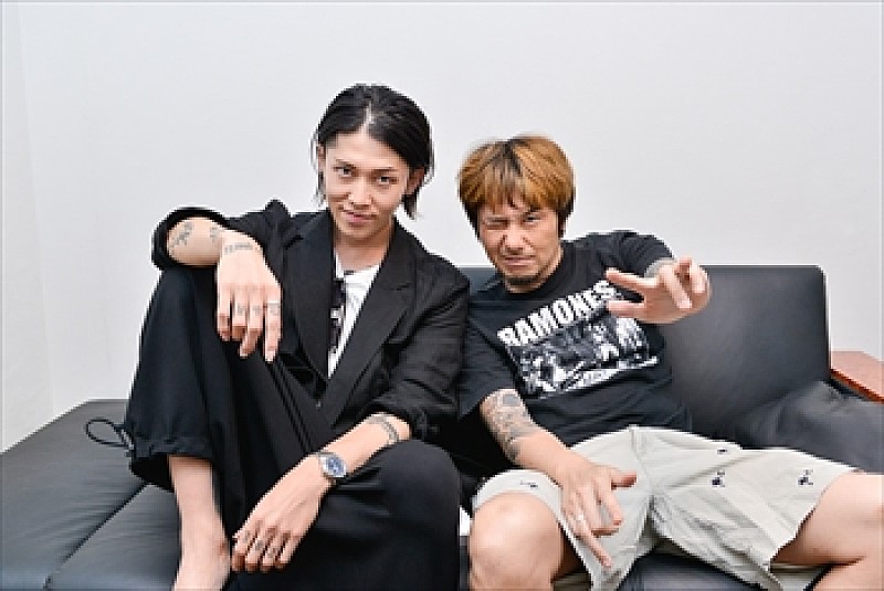 「FM802 アーティスト対談番組「Walkin'Talkin'」9月はKen Yokoyama×MIYAVIの対談をOA」1枚目/1