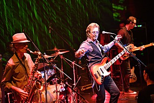 「天才・プリンスの不在を逆説的に印象づけた、まさに“トリビュート・ライブ”。 ミネアポリス・ファンクの革新性とポップ・フィーリンクに心沸き立つ初秋の夕べ。」