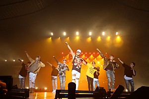 2PM/GOT7/TWICEなどK-POPアーティストが集結【JYP Nation】大盛況で