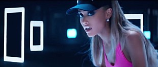 「アリアナ・グランデ×ニッキー・ミナージュ キュートでセクシー過ぎるMV解禁」