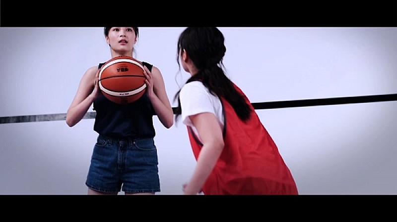 アリスvsすず 広瀬姉妹がバスケで真剣対決 Daily News Billboard Japan