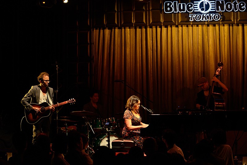 ノラ・ジョーンズがピアノに回帰した最新作をいち早く生披露！プレミアム・ライブ＋Q&Aレポート