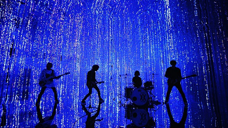 BUMP OF CHICKEN「アリア」MVを公開、光あふれる幻想的な空間が映像に
