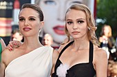 「ナタリー・ポートマン＆リリー・ローズ・デップ 共演映画のワールドプレミアで【ベネチア国際映画祭】出席」1枚目/1