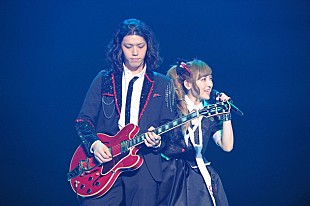 「TRUSTRICK（神田沙也加×Billy） アニサマで天地を返す衝撃的アクトを披露！ 黒崎真音やモノクマとのコラボも」