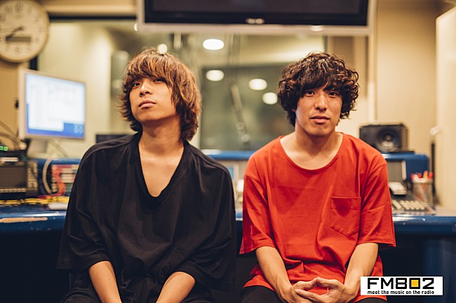「FM802 アーティスト対談番組「Walkin&#039;Talkin&#039;」10月は尾崎世界観（クリープハイプ）×谷口鮪（KANA-BOON）の対談をOA」1枚目/1