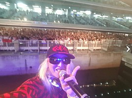 小室哲哉＆DJ KOO＆MARC PANTHER＆鈴木亜美 TKファミリー大集合写真