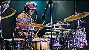 「アデルやディアンジェロらと共演した超絶ドラマー、クリス・デイヴが来月に来日」