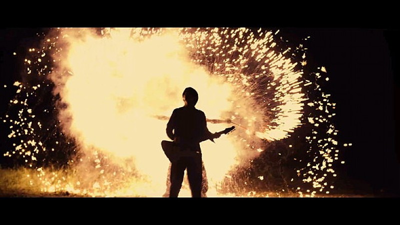 「THE NOVEMBERS 新AL収録曲「黒い虹」闇の中で火花舞い踊るMV公開」1枚目/3