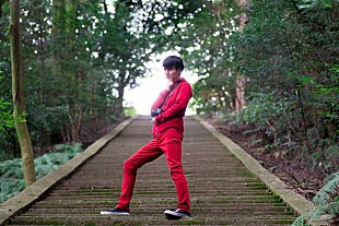 「妄想で“カニエ・ウェストの新作”を作り上げたTOYOMU デビューEP『ZEKKEI』11月リリース＆ティザー映像公開」