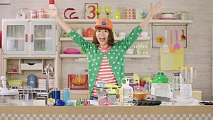 「DJみそしるとMCごはん“自炊女子”に新スタイルの食器洗いを紹介！ 新ラップ映像を公開」