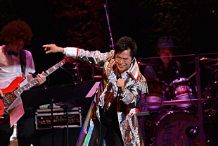 「“アニソン界の帝王”水木一郎 45周年記念コンサートで全61曲熱唱！ “大王”ささきいさおと「Zポーズ」も」