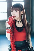 「黒崎真音、NEWシングル「VERMILLION」アーティスト写真公開」1枚目/1