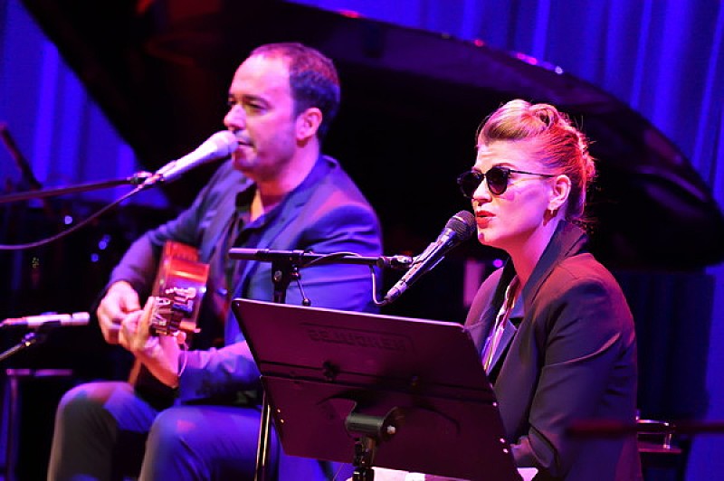 「ユニバーサルな協力関係から生み出された絹のような“現代のフォークロア”。メロディ・ガルドー＆ピエール・アルデニ東京公演レポート」1枚目/5