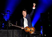 「ポール・マッカートニーがリアーナやニール・ヤングら飛び入りゲストとの共演で魅せた唯一無二の存在感 / 【デザート・トリップ】2日目ライブ・レポート」1枚目/4