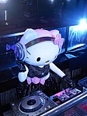 「ハローキティもDJで出演【Pink sensation 2016】テンテンコ/Sugar&amp;#039;s Campaignらの音楽を夜のピューロランドで」1枚目/12