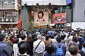 「2年連続年間王者の“Mr.カラオケ★バトル”林部智史が銀座イベントで3000人集客、クリスタルボイスで熱唱」1枚目/6