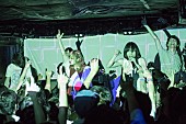 「ボーカルが喋れない!? 魔法少女になり隊が下北沢SHELTER25周年ライブでも踊りまくる！ エビ中「ちちんぷい」や「ハレ晴レユカイ」披露も」1枚目/4