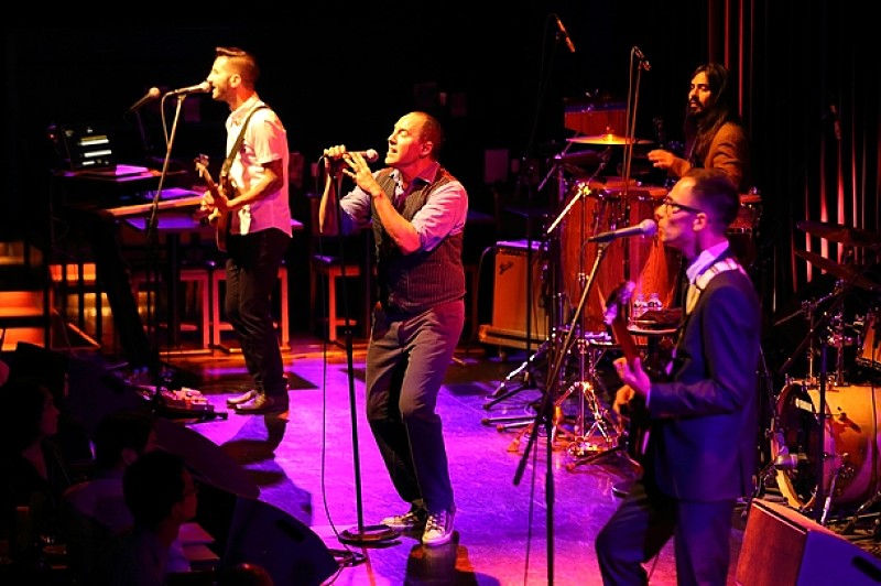 「印象的な初来日ライヴを展開したロス・ステラリアンズ。甘酸っぱい記憶をやわらかく刺激してくれるサウンドに心癒される秋の宵」1枚目/21