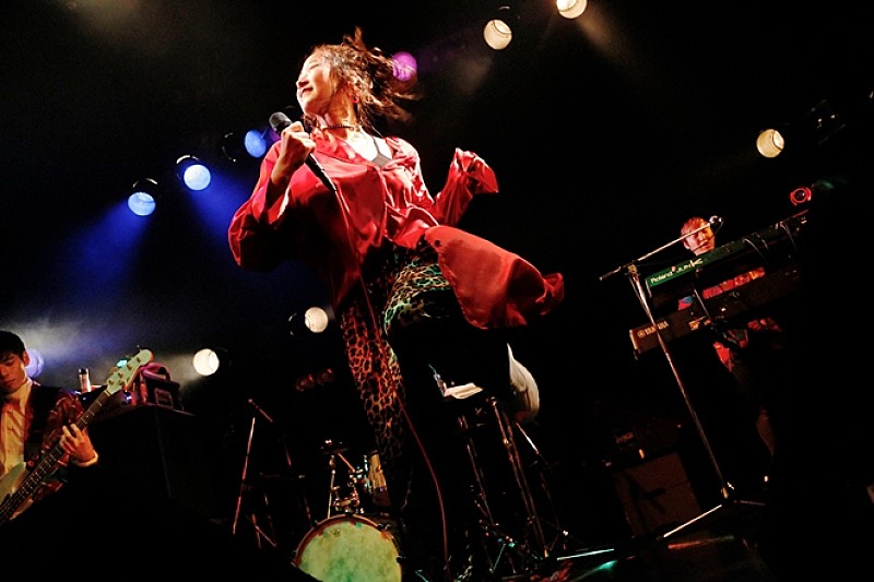 「アカシック、東京カランコロンを迎えた“満員御礼”2マンライブ開催&来春初ワンマンツアーを発表」1枚目/5