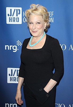 「70歳のベット・ミドラーが語る、デビュー作再発からブロードウェイ記録を樹立した最新主演作」