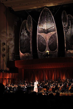 「27歳になったばかりのMay'n 大人な雰囲気のシンフォニックコンサート開催（独自レポート）」