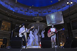 「いま大注目の大型新人・anderlust 幻想的な空間となったクリスマス点灯式で新曲初披露」