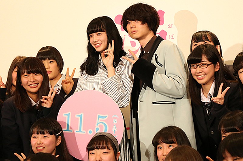 「菅田将暉「壁ドン、顎クイ」の練習！？ 小松＆菅田サプライズ登場に現役JC・JK歓喜」1枚目/7