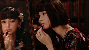 「玉城ティナ 資生堂「マジョリカ マジョルカ」で“かわいい”を引き出す動画「魔法のピタゴラメーク」公開」