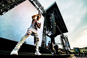 ONE OK ROCK、既に伝説化している渚園公演が11/20にWOWOW独占放送