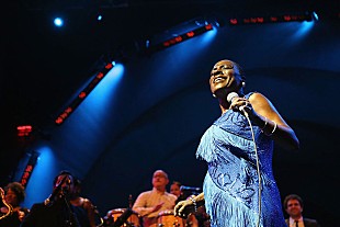 「遅咲きの米ソウル＆ファンク・ディーヴァ、シャロン・ジョーンズが60歳で死去」