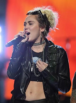 「『11月23日はなんの日？』マイリー・サイラス、24歳のバースデー」