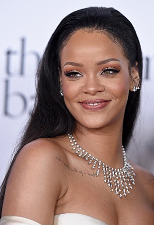 「リアーナが自身のロングラン記録更新、「ニーデド・ミー」が“Hot100”42週目のランクイン」