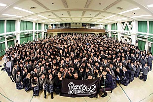 「RADWIMPSがFM802番組公開収録で学校訪問＆当日の模様をOA」