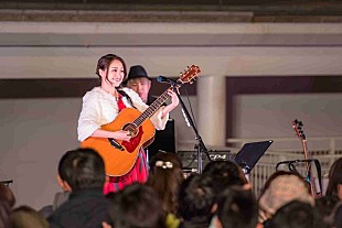 「chay、新曲リリースイベントでアコギ片手に熱唱「寒いのに、本当にありがとう！」」