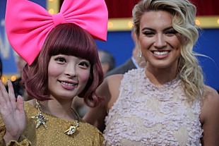 「きゃりーぱみゅぱみゅがスティーヴィー・ワンダーらと対面！ 自身の楽曲起用の『SING／シング』ワールドプレミアに登場」