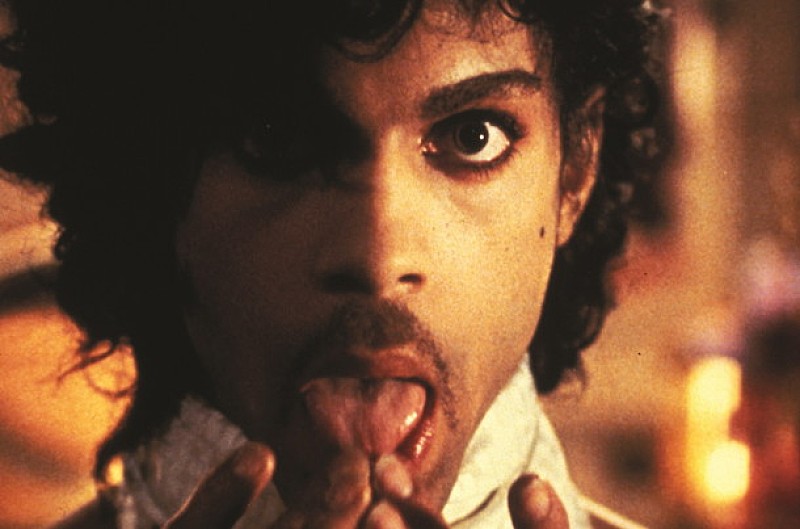 あの悲しみの春からもうすぐ1年――プリンス初主演映画『プリンス パープル・レイン』一夜限りのライヴ絶響上映決定