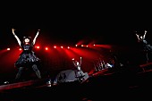 「BABYMETAL“第二の故郷”イギリスへ！ レッチリとのUKツアーで英語のコール＆レスポンス」1枚目/5