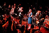 「a flood of circle 10周年のクリスマスを彩るスペシャルライブ大盛況に、10日には大阪公演も（セットリストあり）」1枚目/9