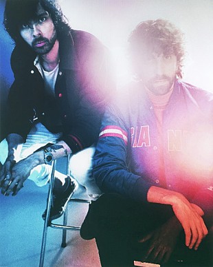 「ジャスティス『WOMAN/ウーマン』インタビュー「女性ならではのエネルギーとかパワーに光を当てたかった」（読者プレゼントあり）」