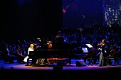 「【YOSHIKIクラシカル・ツアー】日本最終公演にヴァイオリン・ミューズ 川井郁子が登場！ YOSHIKIのピアノと奏でた「Say Anything」」1枚目/1