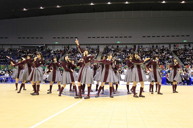 欅坂４６「欅坂46 バスケットボールリーグのハーフタイムショーで「二人セゾン」など披露」1枚目/1