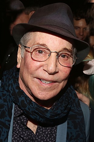 「ポール・サイモン、元妻キャリー・フィッシャーを追悼」