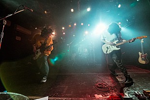 「30年代の本場ブルースからバンプまで… 全時代ロックを標榜する不敵な新星 Walkingsの魅力」