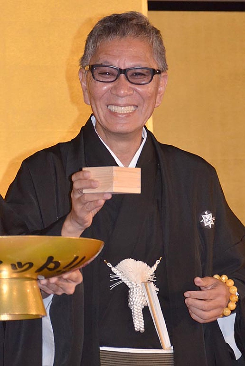 「生田斗真、大量の酒注がれ「ふわあっときてる」　気合いの乾杯も言葉まとまらず　」1枚目/1