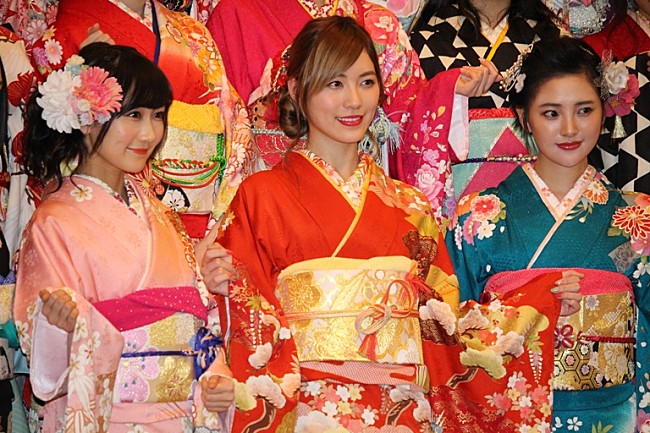 「松井珠理奈「今年は“総選挙”で１位を目指す」　兒玉遥らＡＫＢグル－プ３２人が成人式」1枚目/1