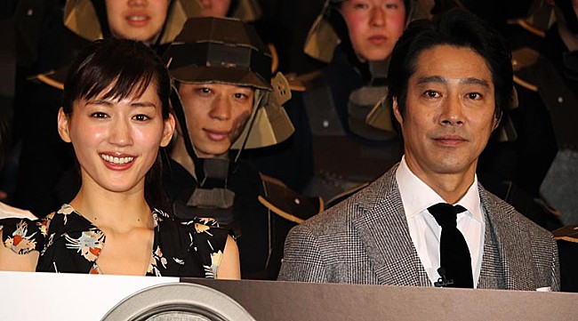 「綾瀬はるか、ジェスチャ－対決で“天然さく裂”　“突っ込み”堤真一「こんなん減点やろ！」」1枚目/1