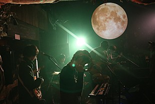 「Gi Gi Giraffe＜2017年注目のニューカマー＞満月の輝く地下で行われた新年初ライブに潜入」