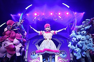 「きゃりーぱみゅぱみゅ、国内ツアー初日に新SGとライブ映像作品のリリースを発表」